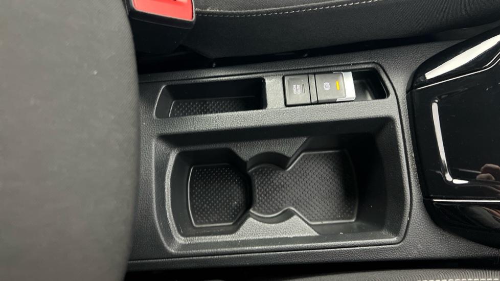 Rear Armrest/ Cup Holder