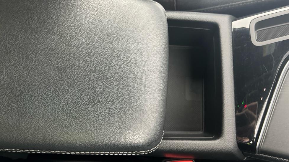 Rear Armrest/ Cup Holder