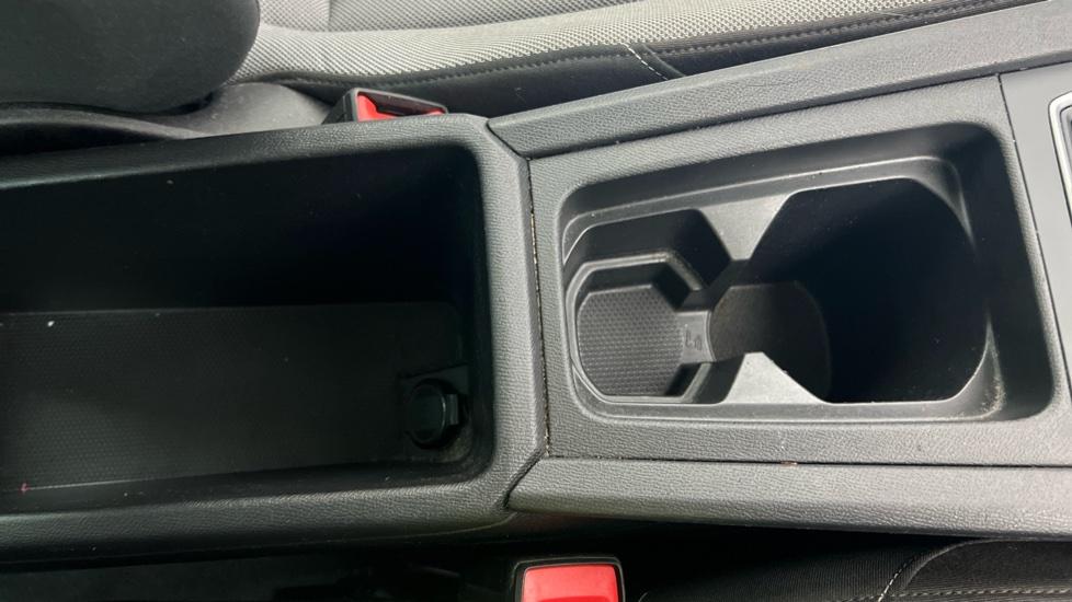 Rear Armrest/ Cup Holder