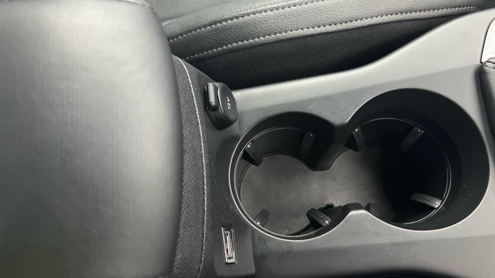 Rear Armrest/ Cup Holder