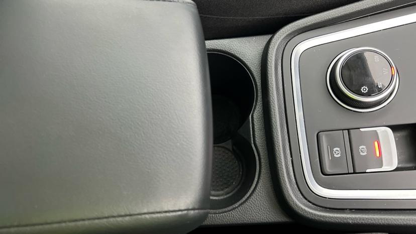 Rear Armrest/ Cup Holder