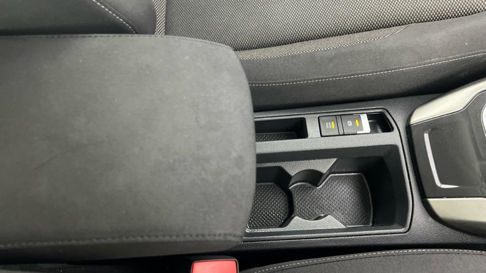 Rear Armrest/ Cup Holder