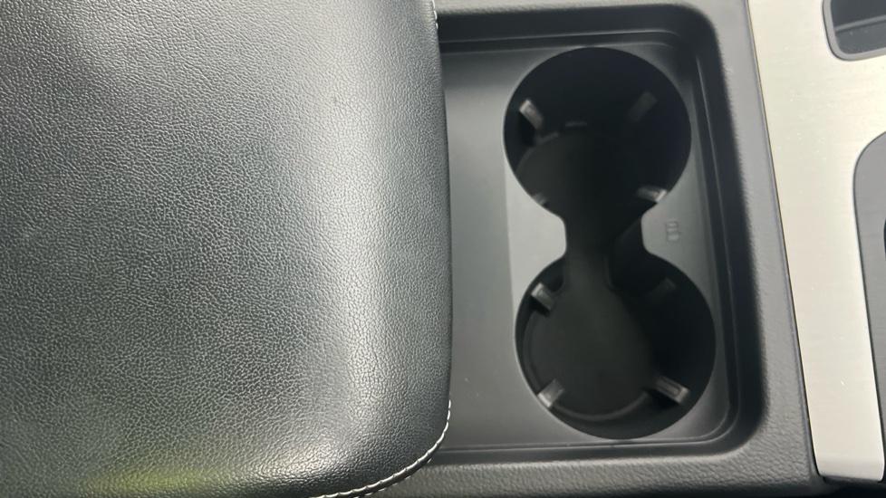 Rear Armrest/ Cup Holder