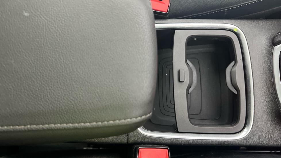 Rear Armrest/ Cup Holder