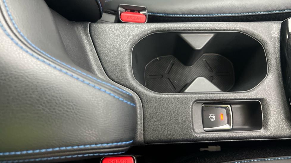 Rear Armrest/ Cup Holder