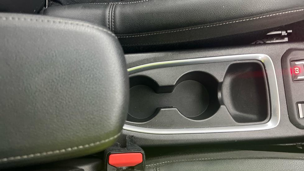 Rear Armrest/ Cup Holder