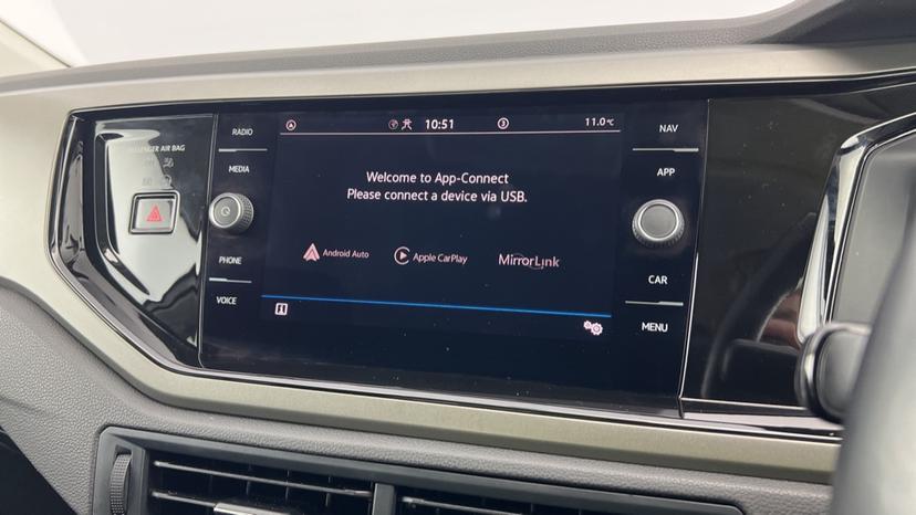 Apple CarPlay and Android Auto 