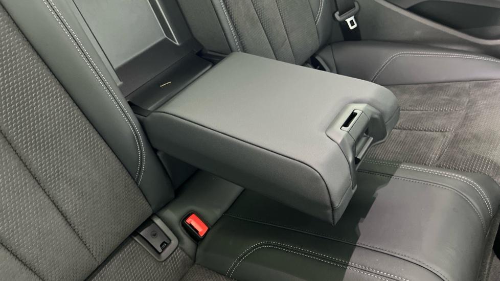 Rear Armrest/ Cup Holder