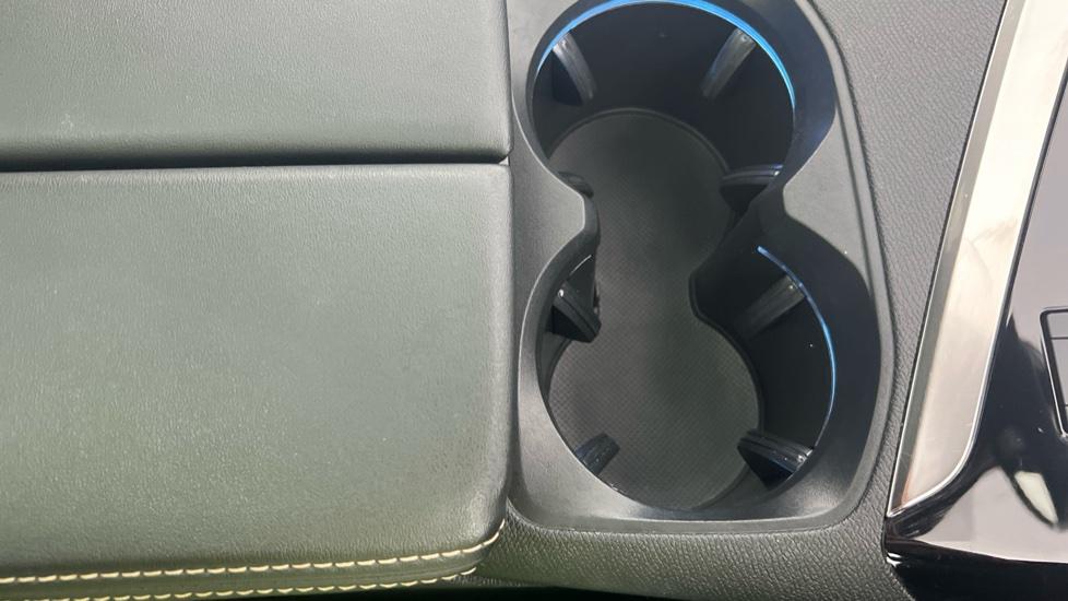 Rear Armrest/ Cup Holder