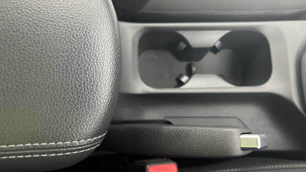 Rear Armrest/ Cup Holder