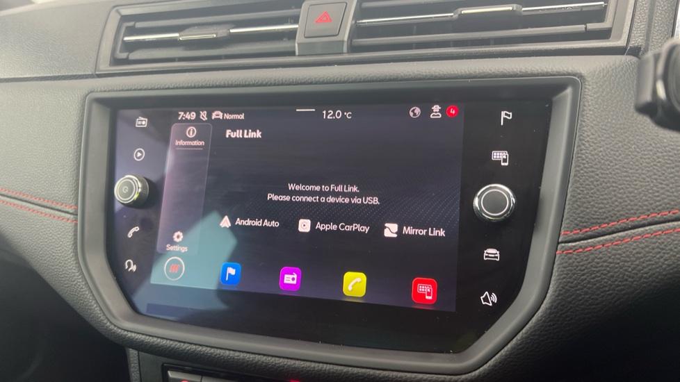 Apple Car Play & Android Auto