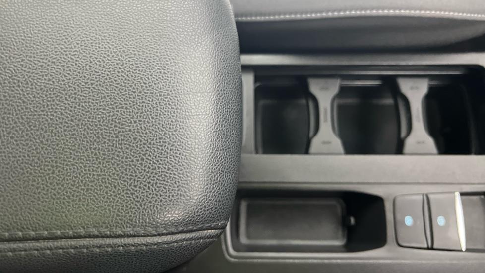 Rear Armrest/ Cup Holder