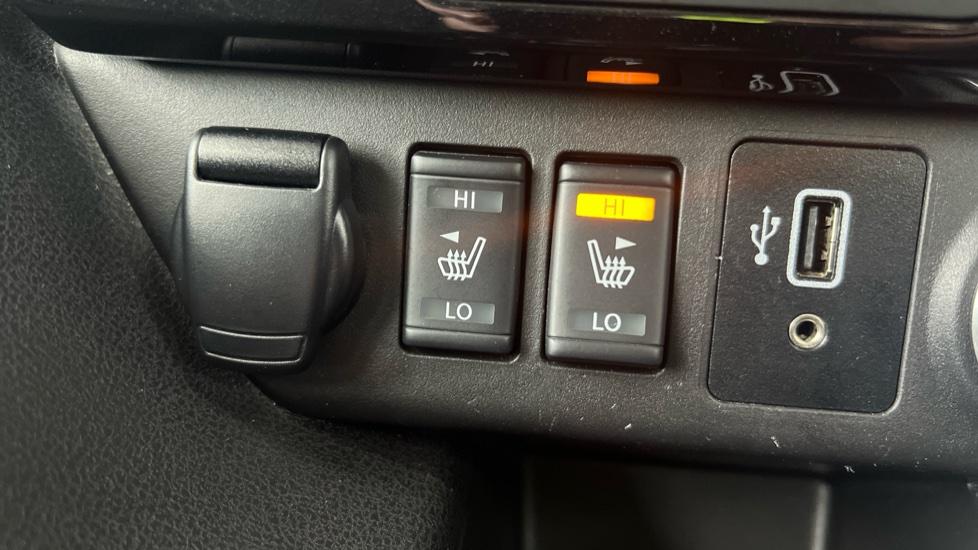 12V, Heated seats and USB