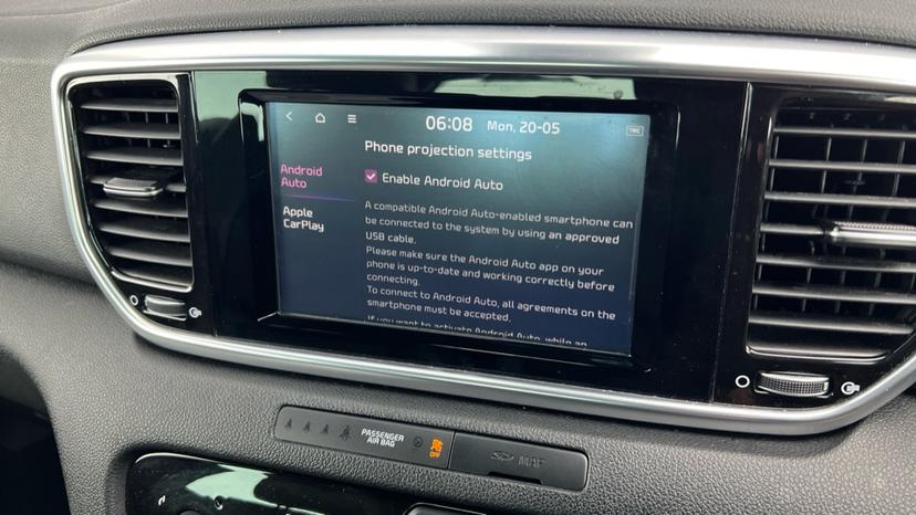 Apple Car Play & Android Auto