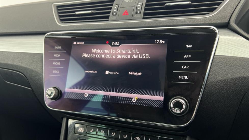 Apple Car Play & Android Auto