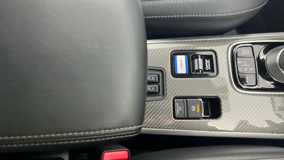 Rear Armrest/ Cup Holder