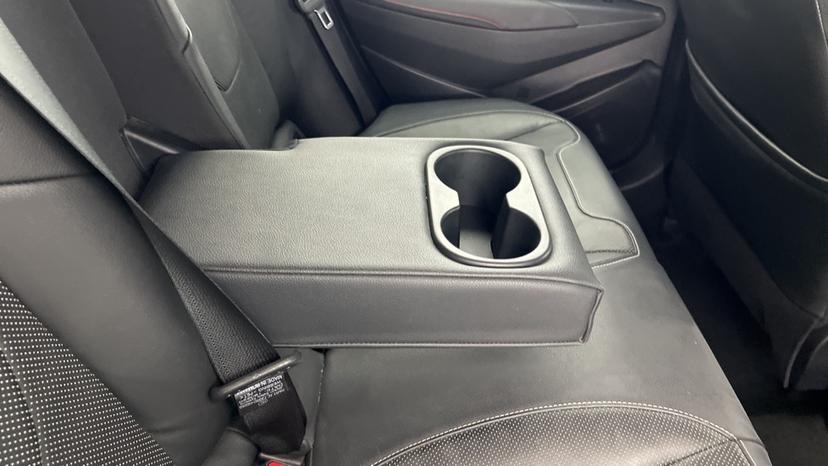 Rear Armrest/ Cup Holder