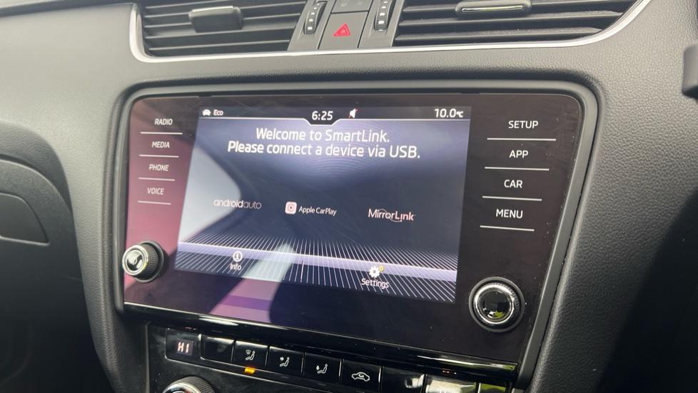 Apple Car Play & Android Auto