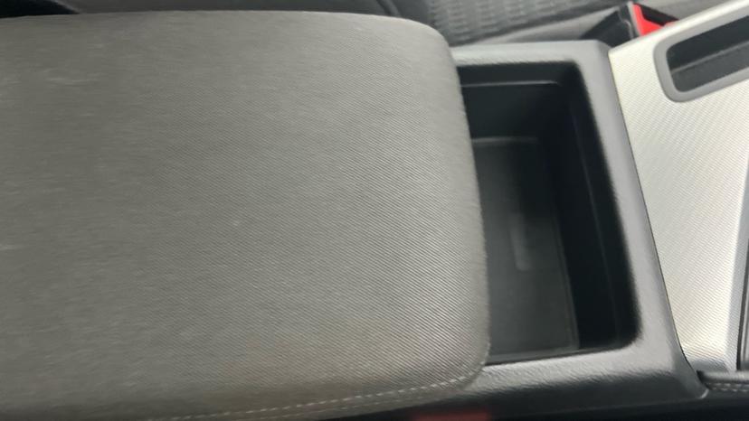 Rear Armrest/ Cup Holder