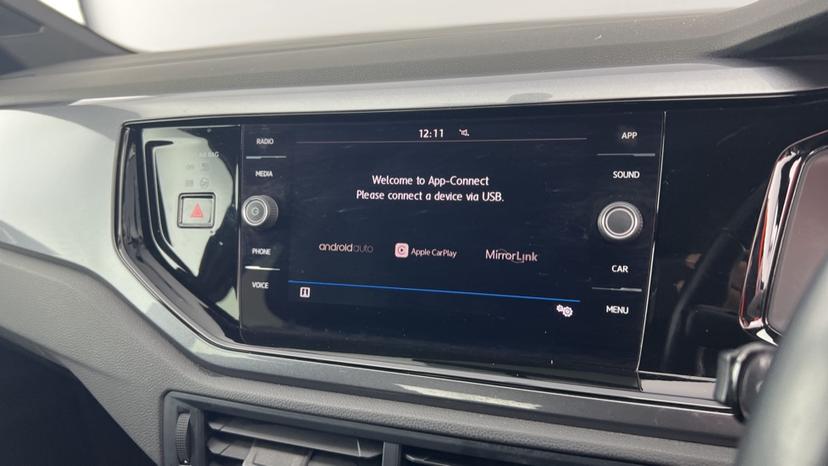 Apple CarPlay and Android auto