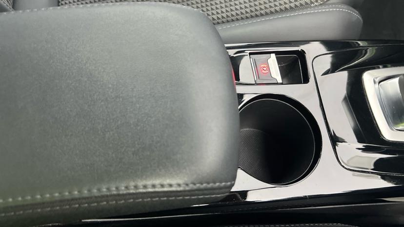 Rear Armrest/ Cup Holder