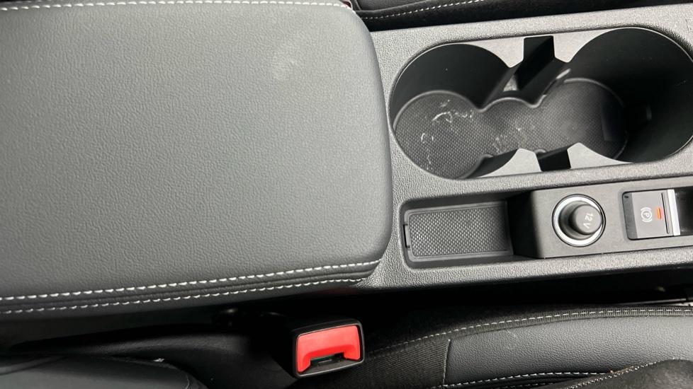 Rear Armrest/ Cup Holder