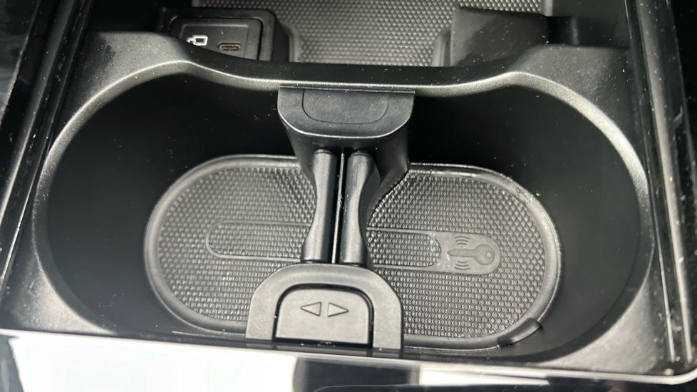 Rear Armrest/ Cup Holder