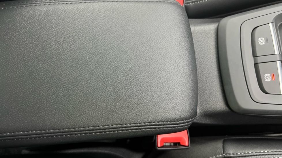 Rear Armrest/ Cup Holder