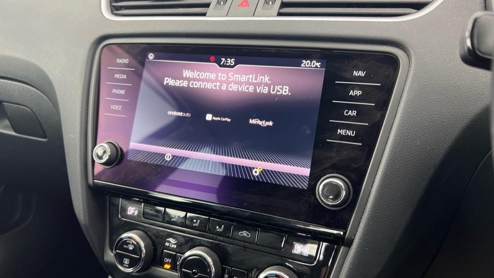 Apple Car Play & Android Auto