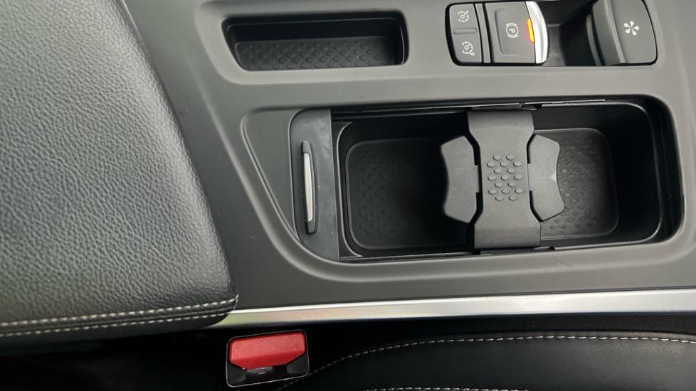 Rear Armrest/ Cup Holder