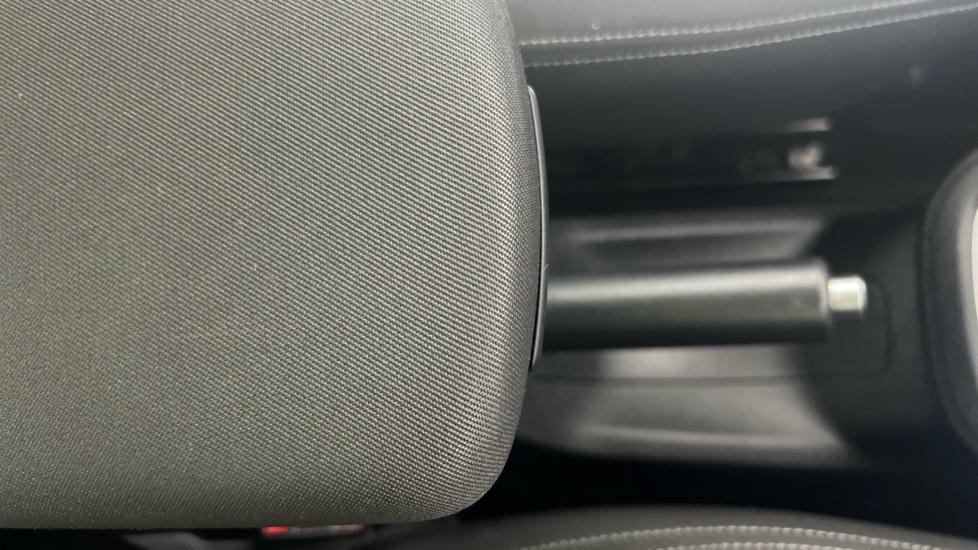 Rear Armrest/ Cup Holder