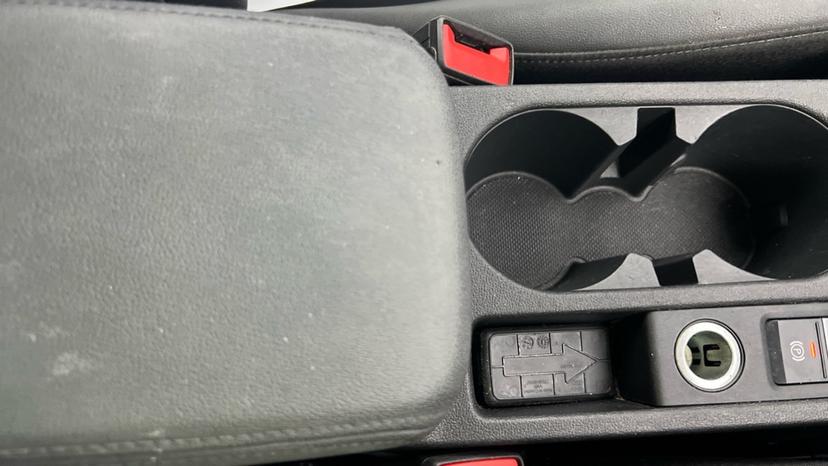 Rear Armrest/ Cup Holder