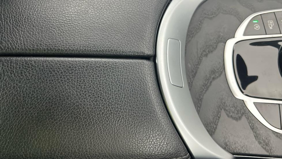 Rear Armrest/ Cup Holder