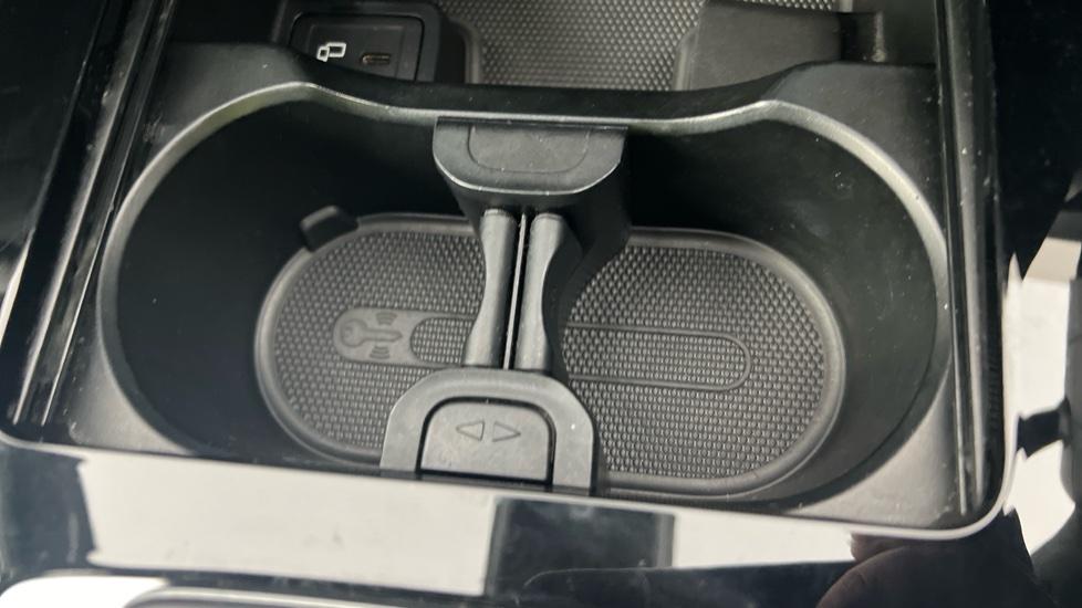 Rear Armrest/ Cup Holder