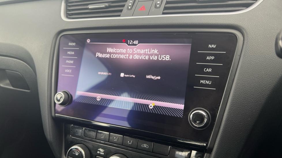 Apple Car Play & Android Auto