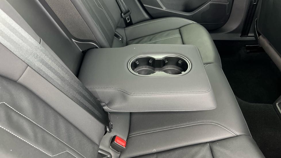 Rear Armrest/ Cup Holder