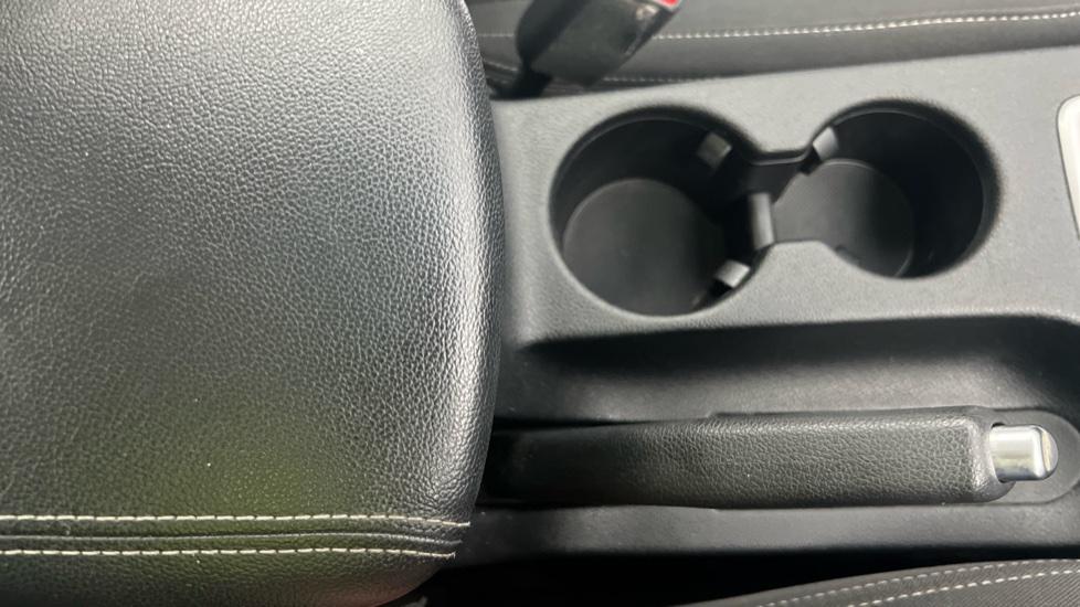 Rear Armrest/ Cup Holder