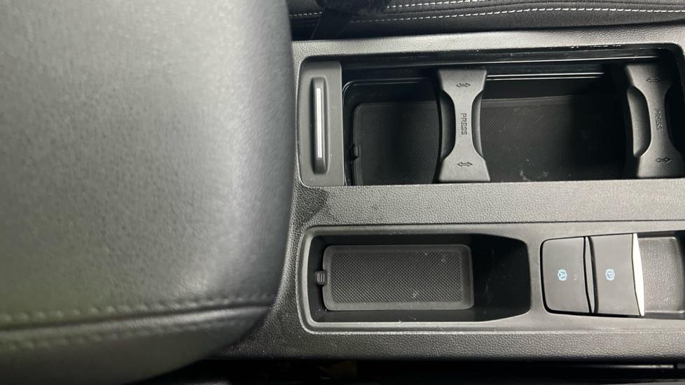 Rear Armrest/ Cup Holder