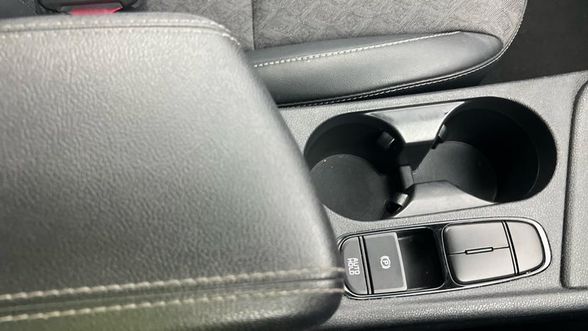 Rear Armrest/ Cup Holder