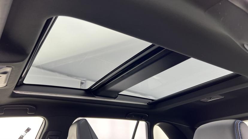 dual sunroofs 