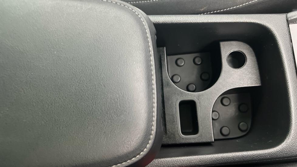 Rear Armrest/ Cup Holder