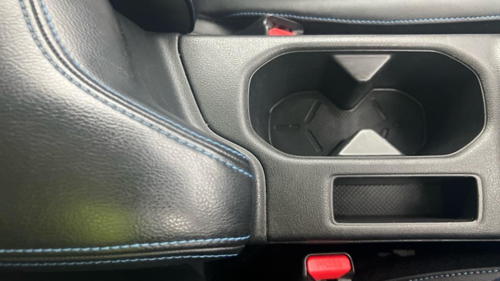 Rear Armrest/ Cup Holder