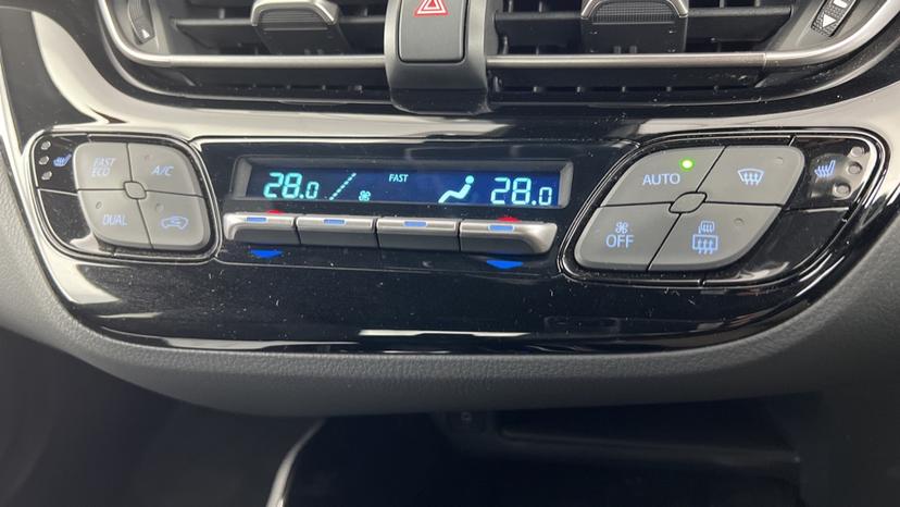 air conditioning and dual climate control 