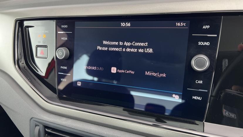 Apple CarPlay and Android Auto 