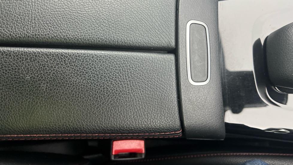 Rear Armrest/ Cup Holder