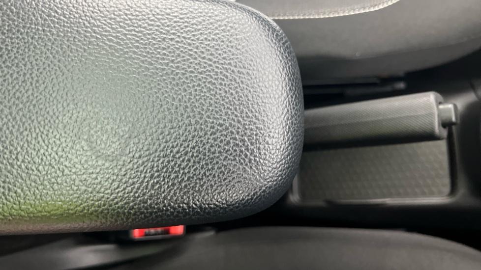 Rear Armrest/ Cup Holder