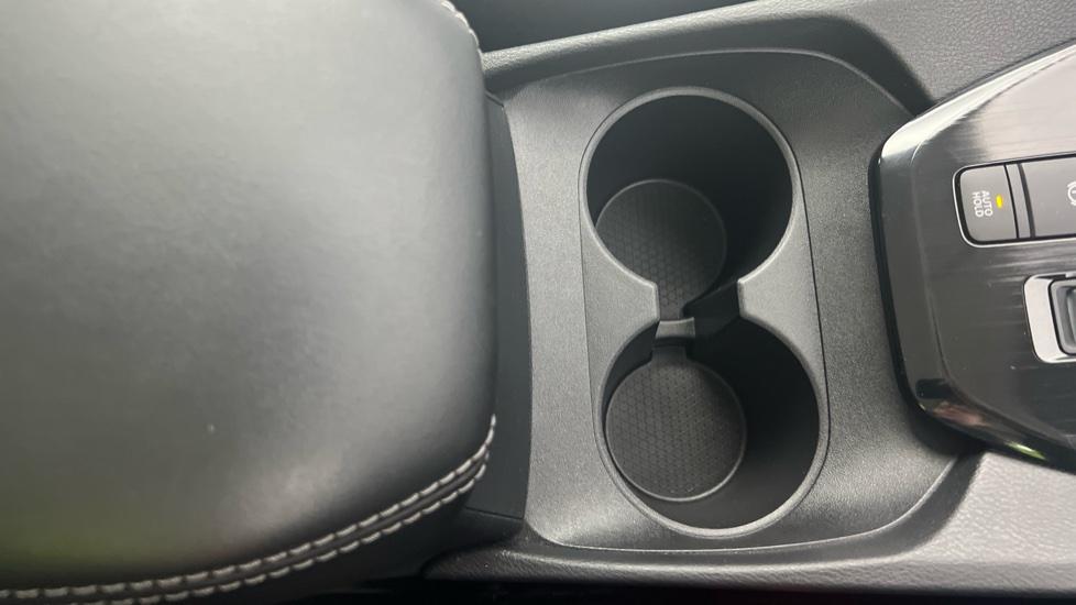 Rear Armrest/ Cup Holder