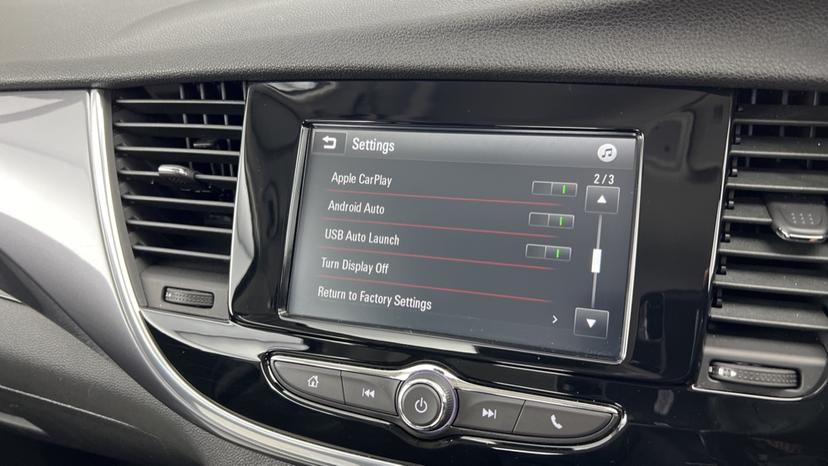 Apple CarPlay and Android Auto 