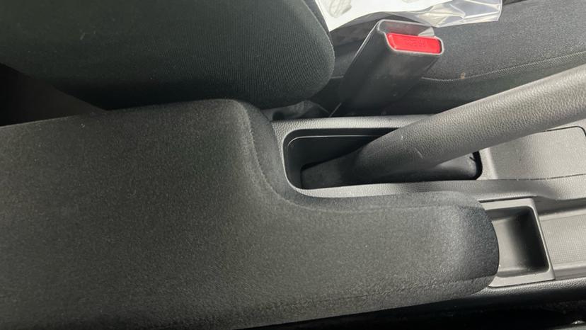 Rear Armrest/ Cup Holder