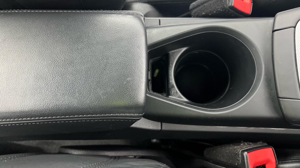 Rear Armrest/ Cup Holder